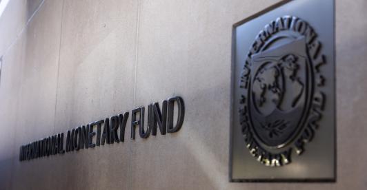 Argentina alcanza récord de deuda externa; Colombia paga deuda con FMI