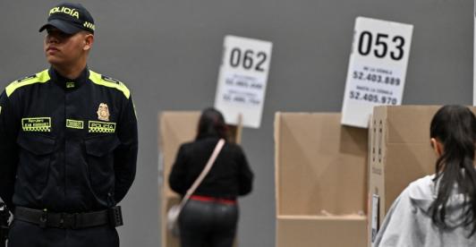 Ciencia evidencia riesgos del porte de armas. / Foto: AFP.