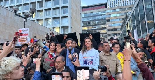 Iván Cepeda en evento en Bogotá. / Foto: Mafe Carrascal.