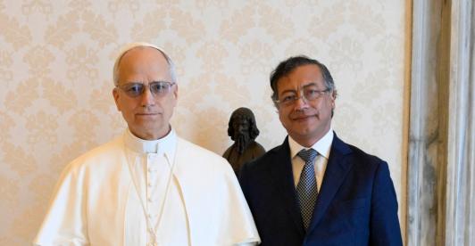 Petro con el papa León XIV. / Foto: AFP.