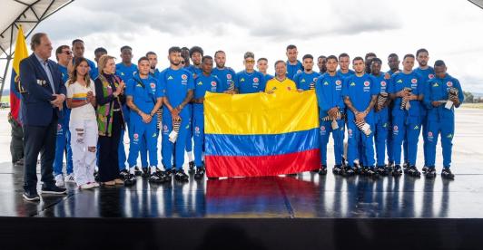 Gustavo Petro entrega camiseta selección Colombia mundial 2026