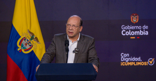 imagen en un atril, del Ministro de Hacienda y Crédito Público, Germán Ávila