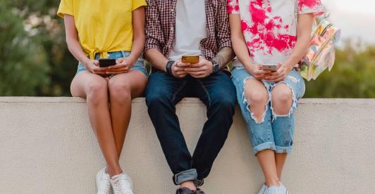 Cuando la pantalla deja de ser un juego cómo proteger a los niños y jovenes de los contenidos digitales