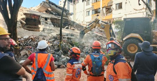 Colombia sigue atendiendo la emergencia tras el sismo: 281 personas muertas y 379 desaparecidos. Foto: Defensa Civil.