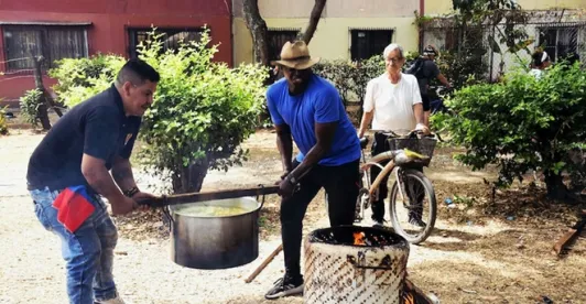 Ollas comunitarias: el fuego que no se apaga después del terremoto