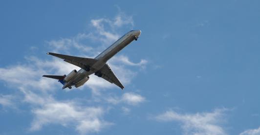 Piloto apuñala a su compañero durante un vuelo a Tel Aviv y obliga aterrizaje de emergencia