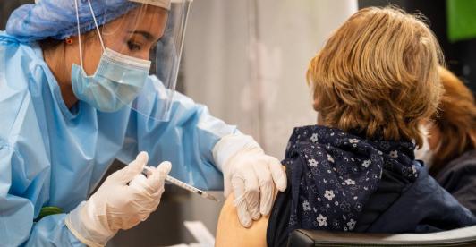 Cómo saber si usted o sus hijos tienen las vacunas al día
