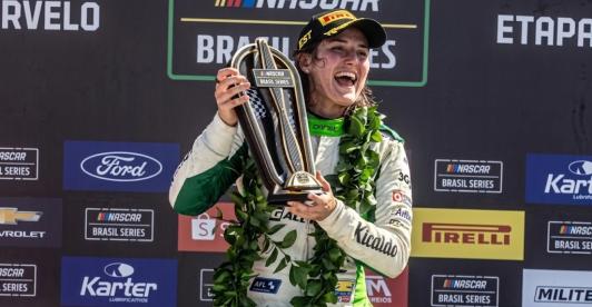 Tatiana Calderón rompe récords en Brasil: es la primera mujer en ganar en la general del NASCAR