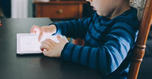¿Como-establecer-limites-con-el-uso-de-pantallas-para-tus-hijos.jpg