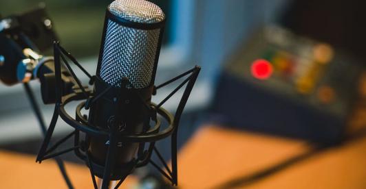 5-consejos-para-contar-una-historia-en-podcast-segun-tres-expertos-1.jpg