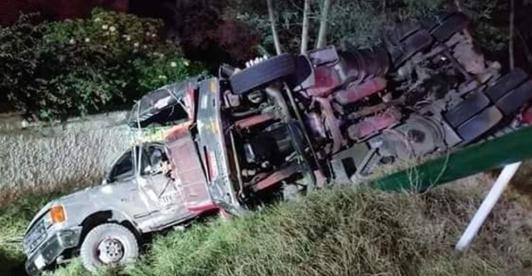 Accidente-de-tractocamion-en-Boyaca.jpg