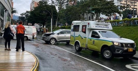 Accidente-en-avenida-El-Poblado-Medellin.jpg