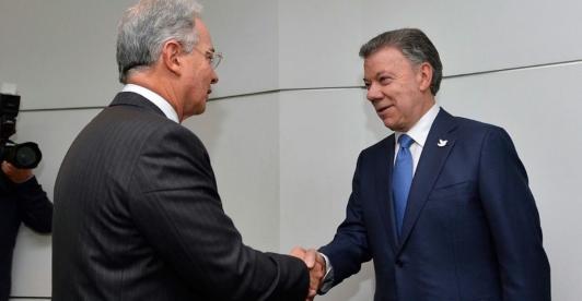 Alvaro-Uribe-y-Juan-Manuel-Santos.jpg
