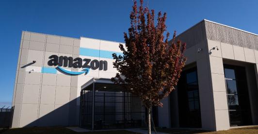 Amazon-se-derrumba-tras-registrar-una-dura-caida-de-sus-ganancias.jpg