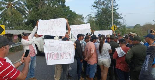 Bloqueo-comunidades-de-La-Mojana.jpg