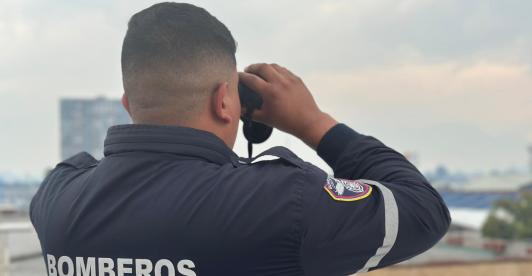 Bomberos-estan-alerta-por-presencia-de-humo-en-Bogota.jpg