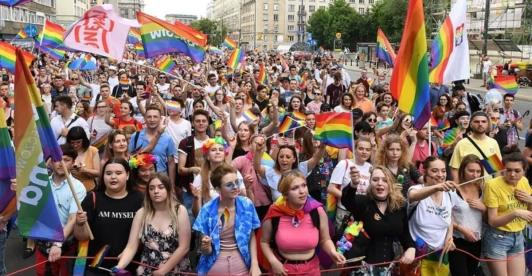 Comunidad-LGTBQ-miles-de-personas-en-Polonia-salieron-a-mostrar-su-apoyo.jpg
