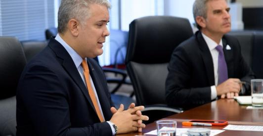 Duque-Calificadoras-Riesgo.jpg