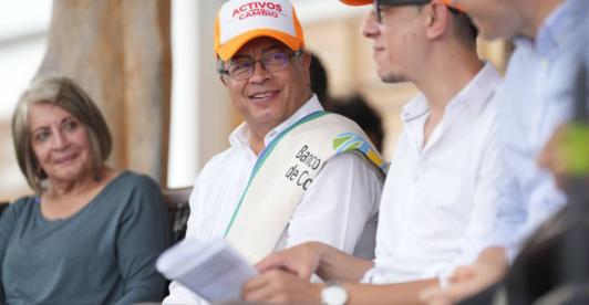 Entrega-predio-rural-Gustavo-Petro-1.jpg