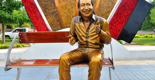Estatua-de-Diomedes-Diaz-en-Valledupar-Foto-Colprensa.jpg