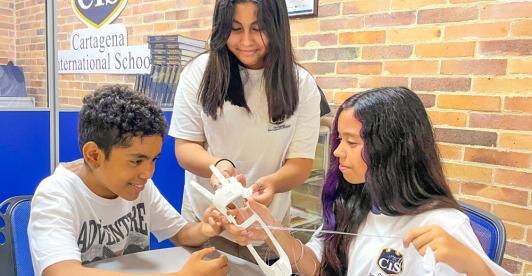 Estudiantes-de-bachillerato-crean-protesis-robotica.jpg