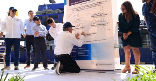 Firma-protocolaria-del-contrato-de-multi-dragado-para-el-canal-de-acceso-al-Puerto-de-Barranquilla-Foto-Cortesia-Mintransporte.jpg