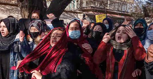 Fotograma-mujeres-protestando-en-Afganistan.jpg