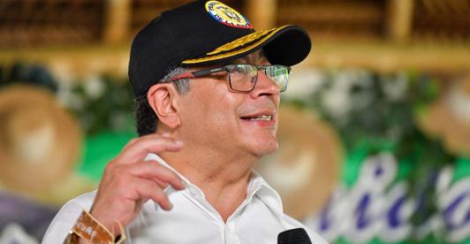 Gustavo-Petro-en-informa-de-la-Comision-de-la-Verdad.jpg