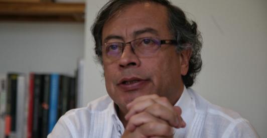 Gustavo-Petro-perdon-paramilitares.jpg