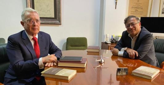 Gustavo-Petro-y-Alvaro-Uribe-1000x600-1.jpg