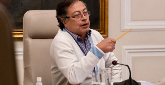 Gustavo-petro-en-defensa-de-Irene-Velez.png