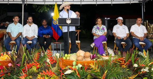 Las-armas-de-la-Nacion-no-van-a-apuntar-al-pueblo-nunca-tampoco-al-Congreso-presidente-Petro-a-Ivan-Name.jpg