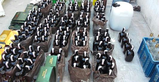 Licor-adulterado-incautado-por-las-autoridades-Foto-Externos-Colprensa.jpg