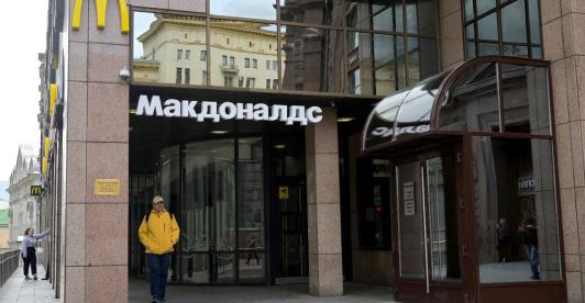 Mcdonalds-dejara-Rusia-foto-Natalia-Kolesnikova-AFP.jpg