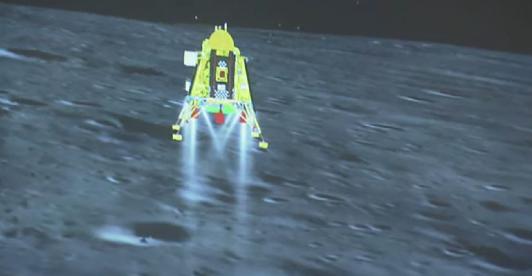 Nave-India-logro-aterrizar-con-exito-en-el-polo-sur-de-la-luna-1.jpg