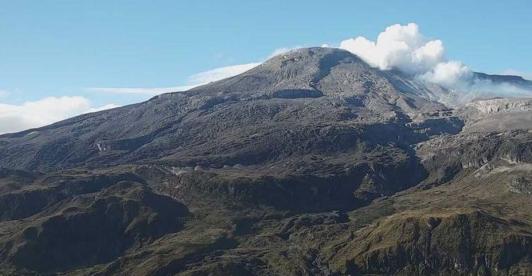 Nevado-del-Ruiz-Radio-Nacional-de-Colombia-al-servicio-de-los-ciudadanos.jpg