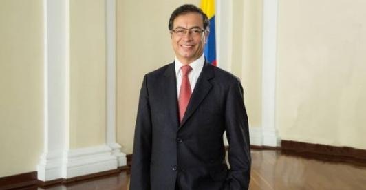 Petro_lidera_encuesta.jpg