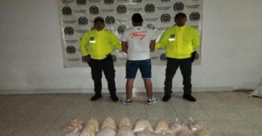 Policia-capturo-a-hombre-con-mas-de-25-kilos-de-base-de-coca.jpg