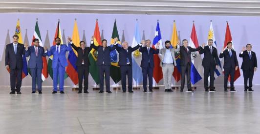 Presidente-Gustavo-Petro-anuncio-que-Colombia-regresara-a-la-Unasur.jpg