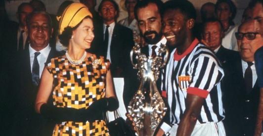 Reina-Isabel-II-Pele-mensaje.jpg