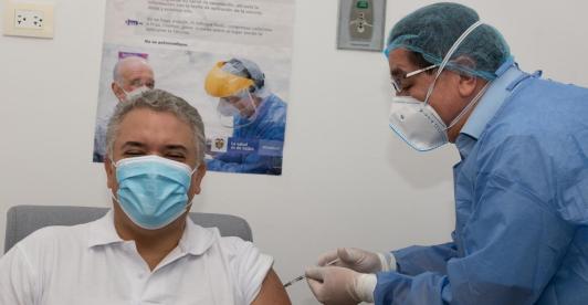 Vacunacion-presidente-Duque.jpeg