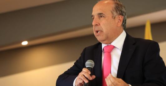 Viva-Air_-Gobierno-advirtio-que-ser-necesario-intervendra-en-el-mercado-aereo.jpg