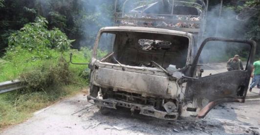 camion-incinerado-en-Valdivia-Antioquia.jpg