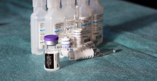 covid-19-vaccine-5902835_1920.jpg