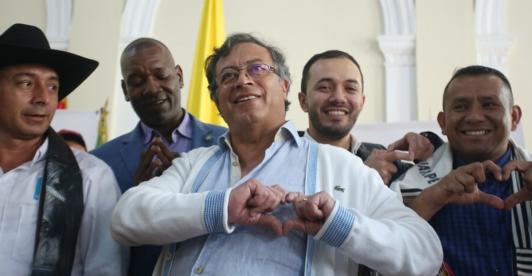 gustavo-petro-perdon-social.jpg