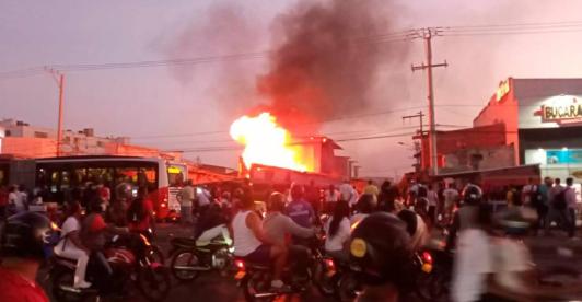 incendio-bazurto-cartagena.jpg