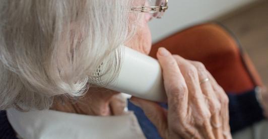 mujer-hablando-telefono.jpg