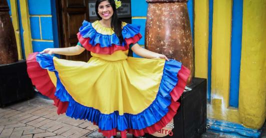 mujer-vestido-colombia.jpg