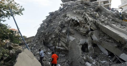 nigeria-colapsa-edificio.jpg