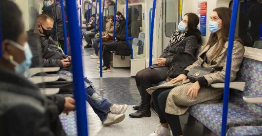 pasajeros-metro-tapabocas.jpg